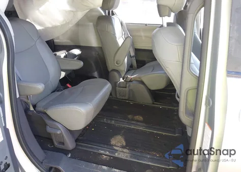 2021 Toyota Sienna Xle z USA, uszkodzony, nr VIN 5TDJRKEC3MS037460